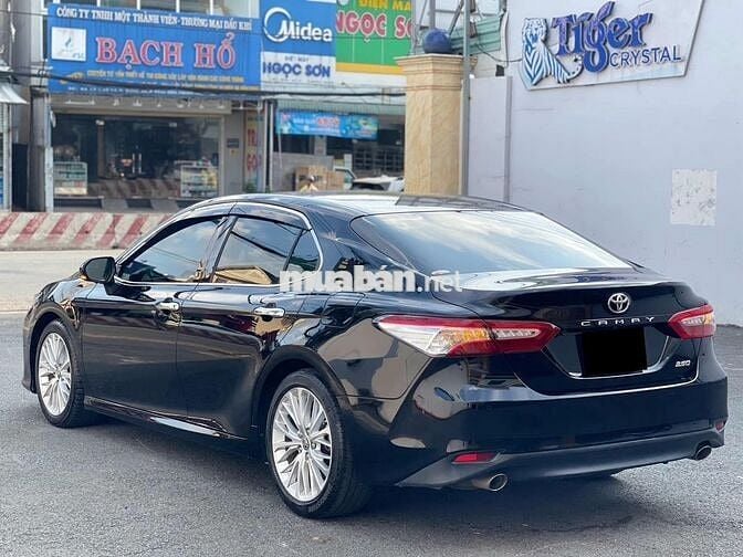 Toyota Camry 2.5Q 2021 màu đen full options