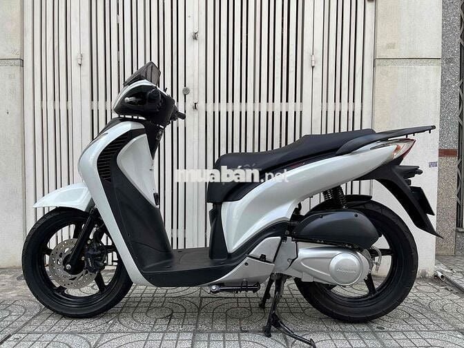 Honda SH150 Ý 2010 số máy 105 Trắng đen chính chủ