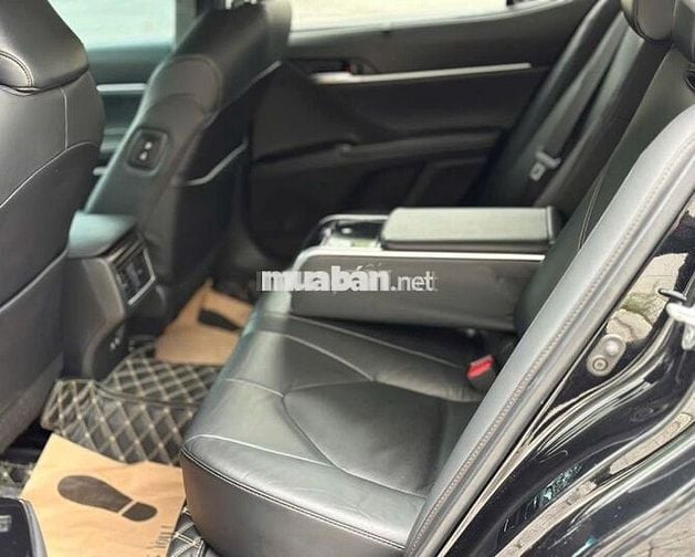 Toyota Camry 2.5Q 2021 màu đen full options