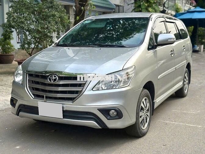 Toyota Innova 2.0E 2015 số sàn 8 chỗ