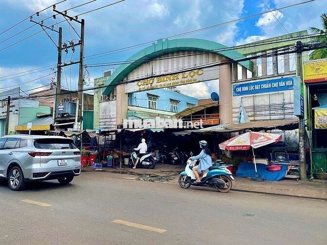 Mặt tiền nhựa ngay chợ 5.5x30 full thổ cư