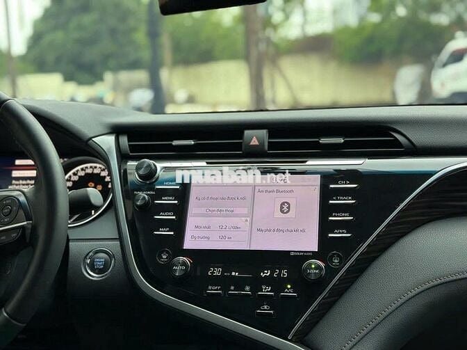 Toyota Camry 2.5Q 2021 màu đen full options
