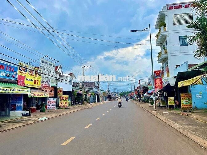Mặt tiền nhựa ngay chợ 5.5x30 full thổ cư
