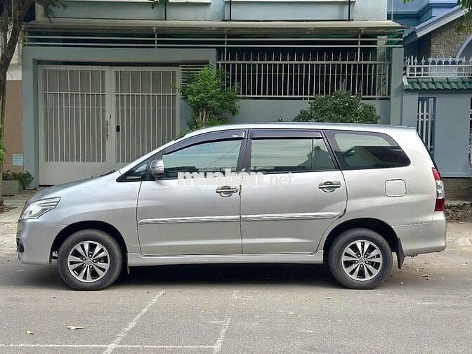 Toyota Innova 2.0E 2015 số sàn 8 chỗ