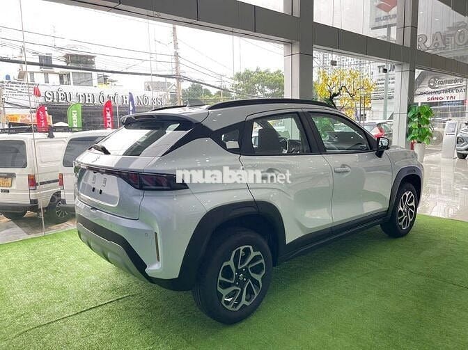 Ô tô Suzuki Fronx 2025 màu trắng, 5 chỗ