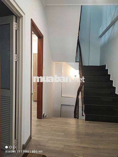 NHÀ ĐẸP 3 TẦNG 2pn 2wc sân thượng đúc 15triệu