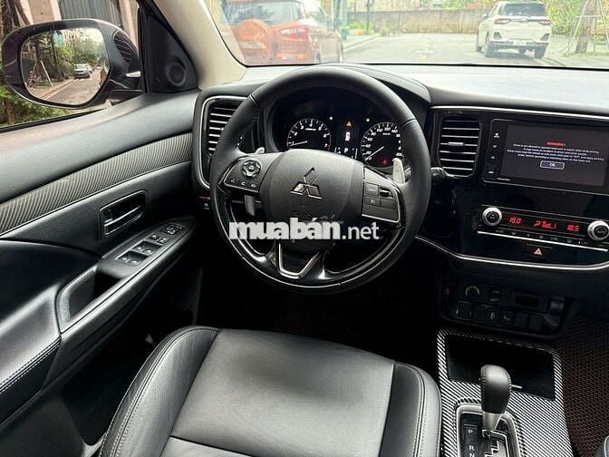 Mitsubishi Outlander 2.0 Premium 2021 Đỏ