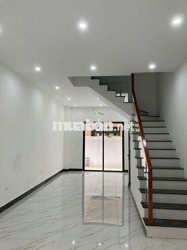 Cho thuê nhà hoàn thiện 2 tầng ngay gần chung cư có đồ nội thất