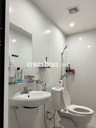 Cho thuê nhà hoàn thiện 2 tầng ngay gần chung cư có đồ nội thất
