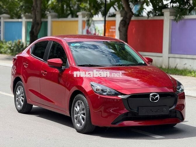 Mazda 2 AT 2023 màu đỏ, số tự động