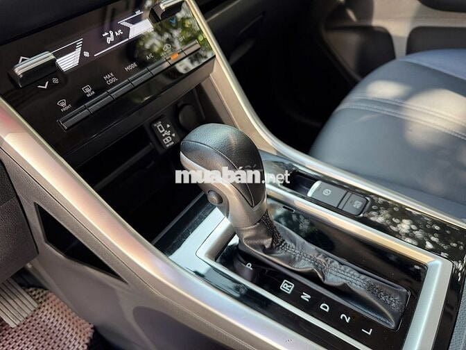Mitsubishi Xpander Cross 2022 màu cam