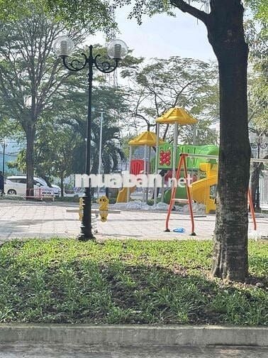 110m2 đất kdc ngay thị trấn Bến Lức,sổ hồng đầy đủ, giá 1,39 Tỷ