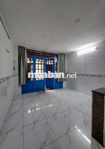 NHÀ NỞ HẬU - GẦN TRƯỜNG VÕ THỊ SÁU - P. PHÚ THẠNH - SÁT HẺM XE HƠI