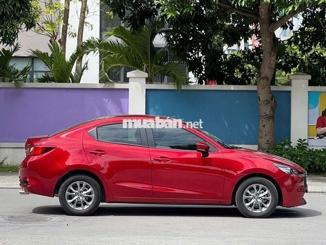 Mazda 2 AT 2023 màu đỏ, số tự động