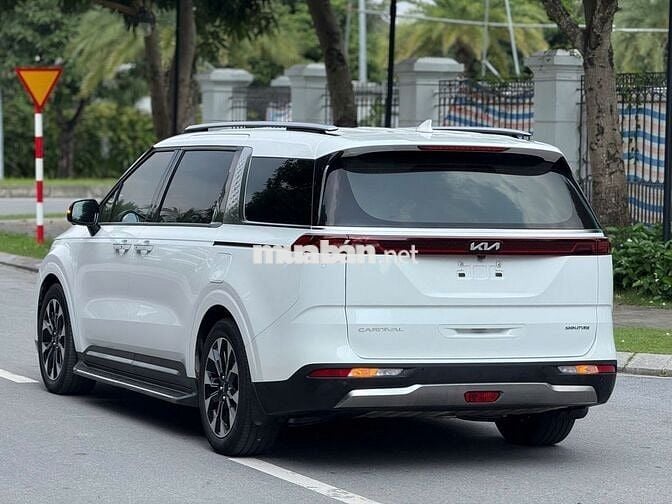 Kia Carnival 3.5 Signature 2022 Trắng