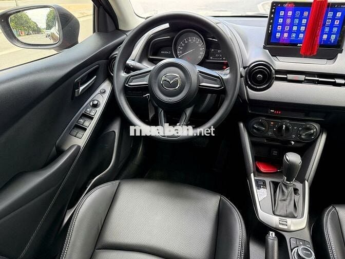 Mazda 2 AT 2023 màu đỏ, số tự động