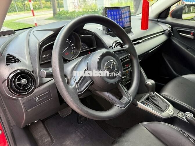 Mazda 2 AT 2023 màu đỏ, số tự động