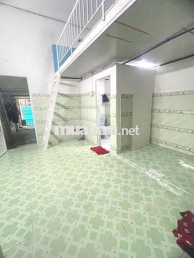 Phòng cho thuê kế bên trường marketing và gần cầu Tân Thuận