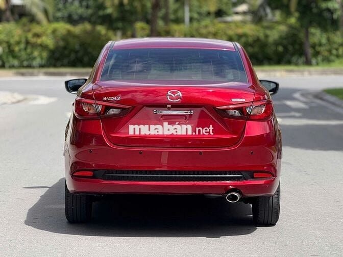 Mazda 2 AT 2023 màu đỏ, số tự động