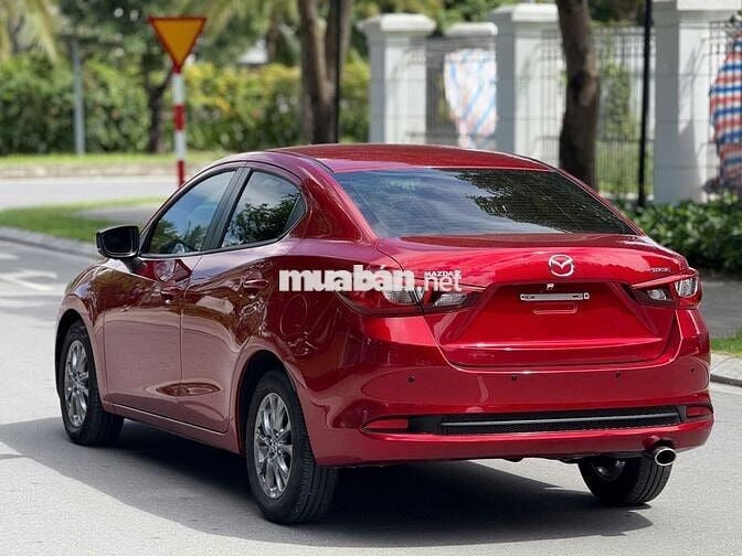 Mazda 2 AT 2023 màu đỏ, số tự động