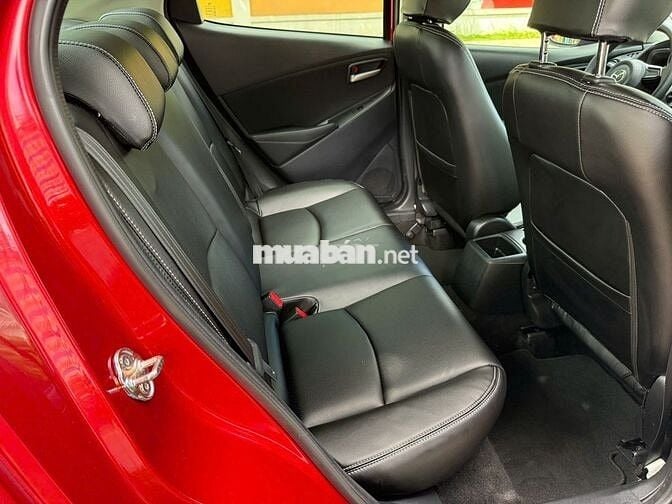 Mazda 2 AT 2023 màu đỏ, số tự động