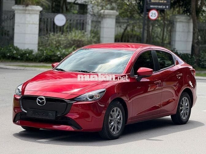 Mazda 2 AT 2023 màu đỏ, số tự động