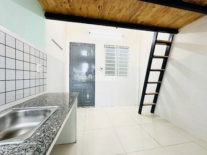 Phòng trọ sinh viên giá rẻ - Gần Sân Bay - phòng có gác cao, cửa sổ