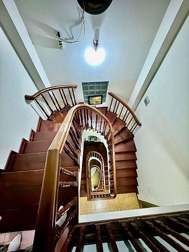 BIỆT THỰ SÂN VƯỜN KIỂU PHÁP GIỮA TRUNG TAM CẦÙ GIẤY (CHÍNH CHỦ)
