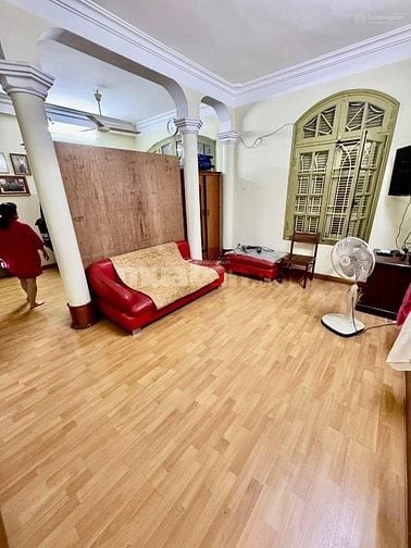 BIỆT THỰ SÂN VƯỜN KIỂU PHÁP GIỮA TRUNG TAM CẦÙ GIẤY (CHÍNH CHỦ)