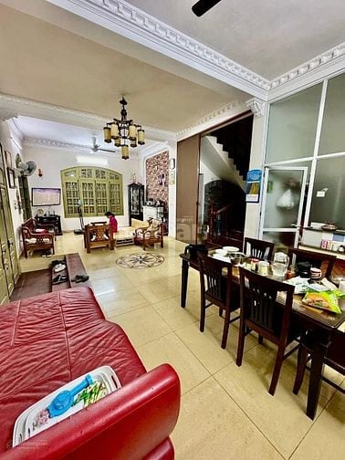BIỆT THỰ SÂN VƯỜN KIỂU PHÁP GIỮA TRUNG TAM CẦÙ GIẤY (CHÍNH CHỦ)