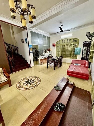 BIỆT THỰ SÂN VƯỜN KIỂU PHÁP GIỮA TRUNG TAM CẦÙ GIẤY (CHÍNH CHỦ)