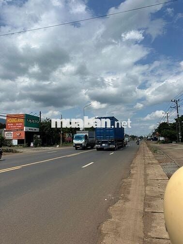 MẶt tiền đường nhựa lớn hơn 5m, buôn bán đều được.