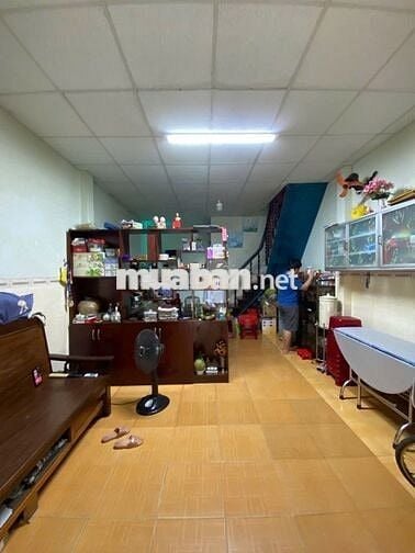 Nhà rộng hẻm thoáng, gần Trường TH Tân Sơn Nhì.