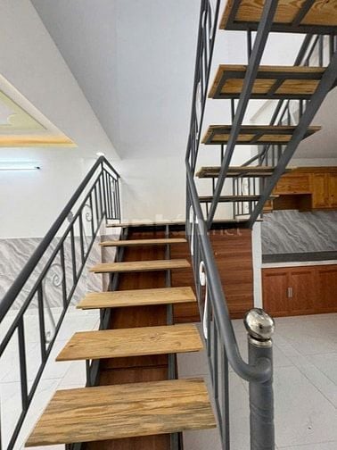 Chủ bán nhà 1 trệt 1 lầu (4x11) ngay chợ Nhị Xuân Hóc Môn.Giá 375tr