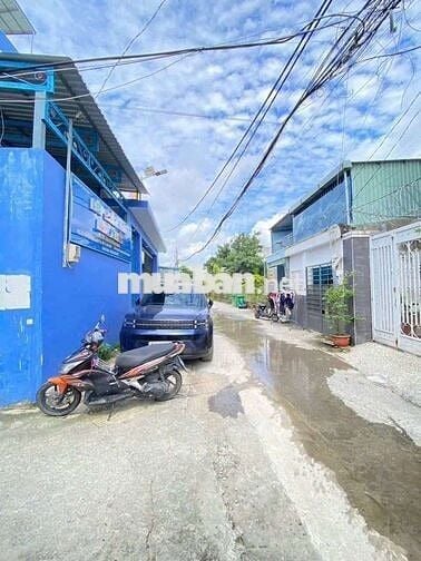 Biệt thự mới xây sạch đẹp ở ngay,hẻm ôtô gần chợ Hóc Môn