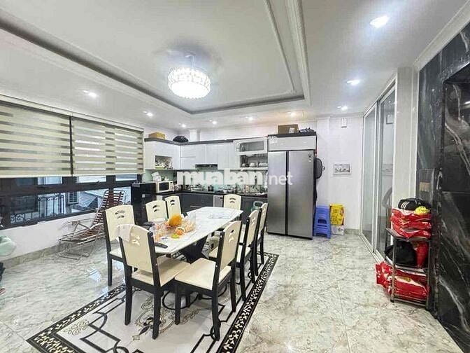 Bán nhà phố Ái Mộ Mặt Ngõ ô tô đỗ cửa Thang máy 39m.6t giá 11.95tỷ.