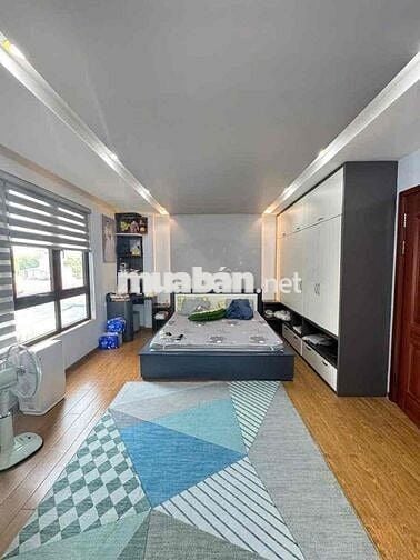 Bán nhà phố Ái Mộ Mặt Ngõ ô tô đỗ cửa Thang máy 39m.6t giá 11.95tỷ.