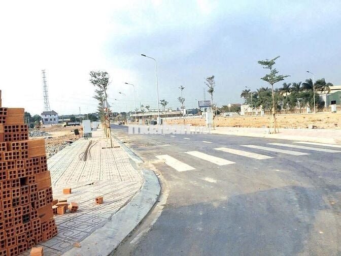 Cần bán lô đất nền gần KCN VSIP2, Ngay mặt tiền đường DT741