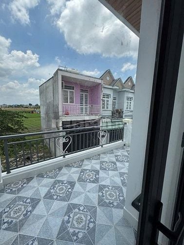 Chủ bán nhà 1 trệt 1 lầu (4x11) ngay chợ Nhị Xuân Hóc Môn.Giá 375tr