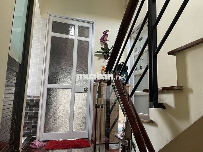 358HBC : nhà 1 trệt + 1 lầu + 1 lửng + phòng khách , hẻm bagac