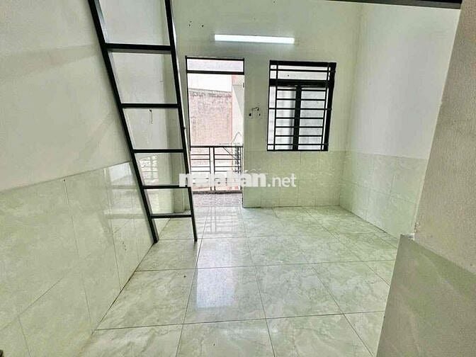 Giá rẻ - Ngã Tư Bốn Xã - Vị trí thuận tiện