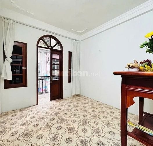 Bán gấp  nhà Cầu giấy, HQV, 52m2 ngõ ô tô, phân lô, giá nhỉnh 14 tỷ