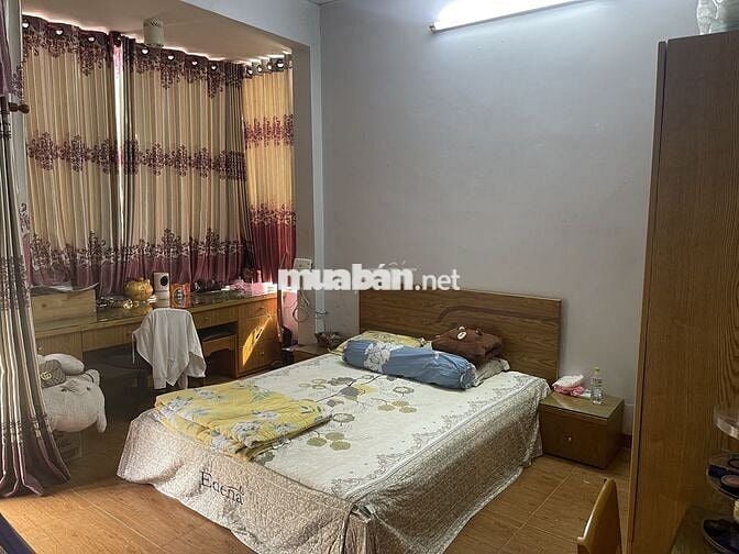 358HBC : nhà 1 trệt + 1 lầu + 1 lửng + phòng khách , hẻm bagac