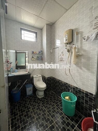 358HBC : nhà 1 trệt + 1 lầu + 1 lửng + phòng khách , hẻm bagac
