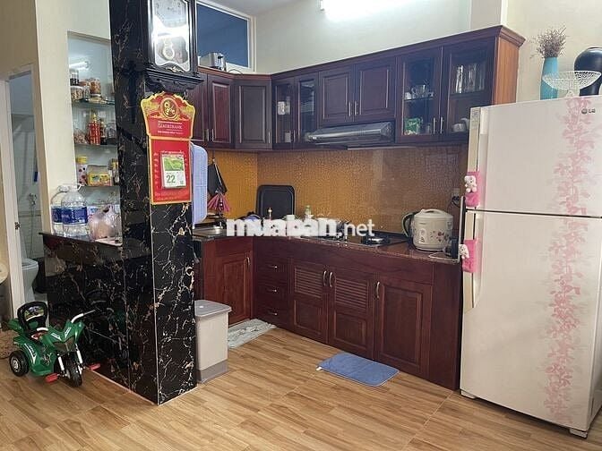 358HBC : nhà 1 trệt + 1 lầu + 1 lửng + phòng khách , hẻm bagac