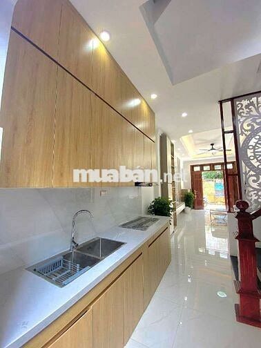 Bán nhà lô góc 5 tầng 40m² Bát Khối,Long Biên Ôtô đỗ cửa full nội thất