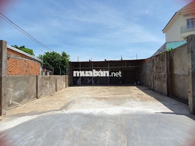 Cho thuê xưởng 1000 m² - đậu được xe tải - lót sàn gạch