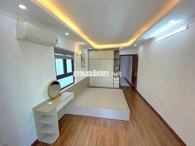 Bán nhà lô góc 5 tầng 40m² Bát Khối,Long Biên Ôtô đỗ cửa full nội thất