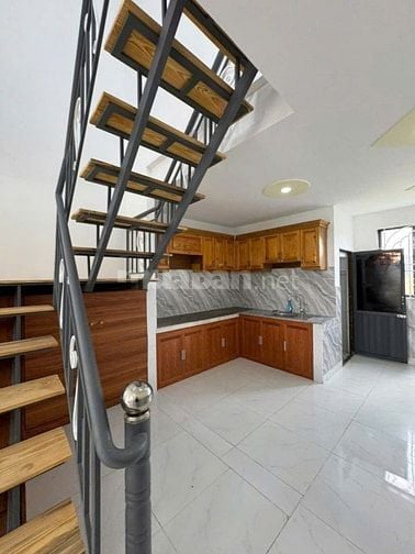Chủ bán nhà 1 trệt 1 lầu (4x11) ngay chợ Nhị Xuân Hóc Môn.Giá 375tr