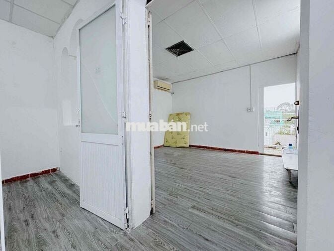 Cho thuê gấp căn hộ trung tâm phú nhuận 2phòng ngủ bancon tách bếp gia